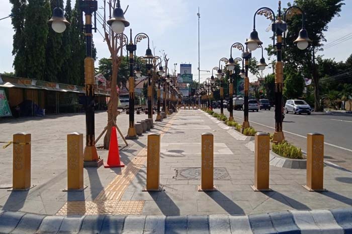 Kondisi pedestrian Jl Gus Dur Jombang yang telah rampung dikerjakan 100 persen