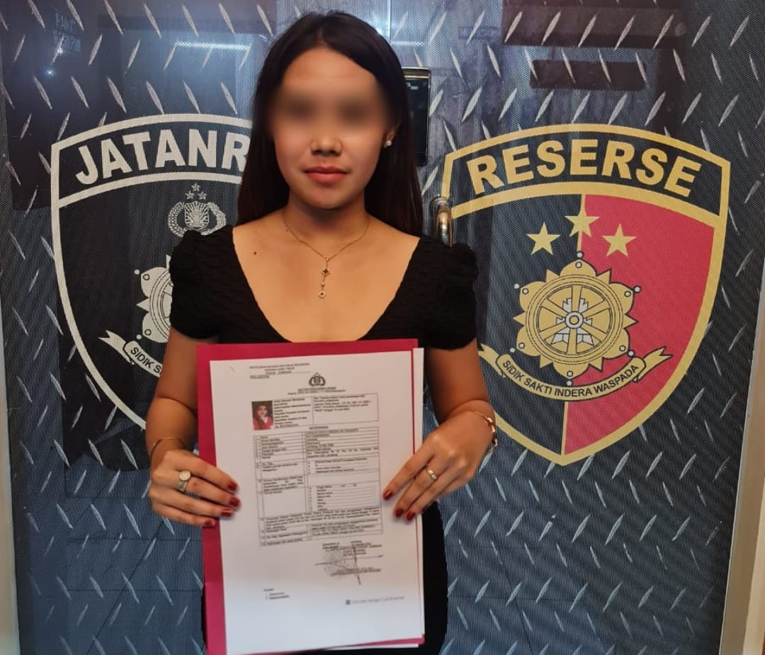 Janda cantik asal jombang pelaku penipuan arisan online saat dibekuk polisi di Bali (17/12/2023) lalu
