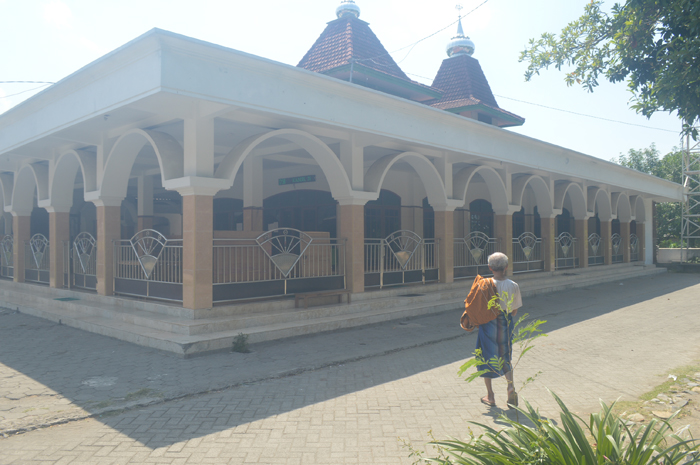 Masjid Jami&rsquo; Khasan Al Munawi di Desa Pucangsimo, Kecamatan Bandarkedugmulyo diyakini menjadi masjid tertua ketiga di kecamatan setempat.