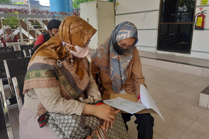 Peserta seleksi PPPK yang mengajukan surat keterangan sehat di RSUD Jombang, kemarin (4/1).