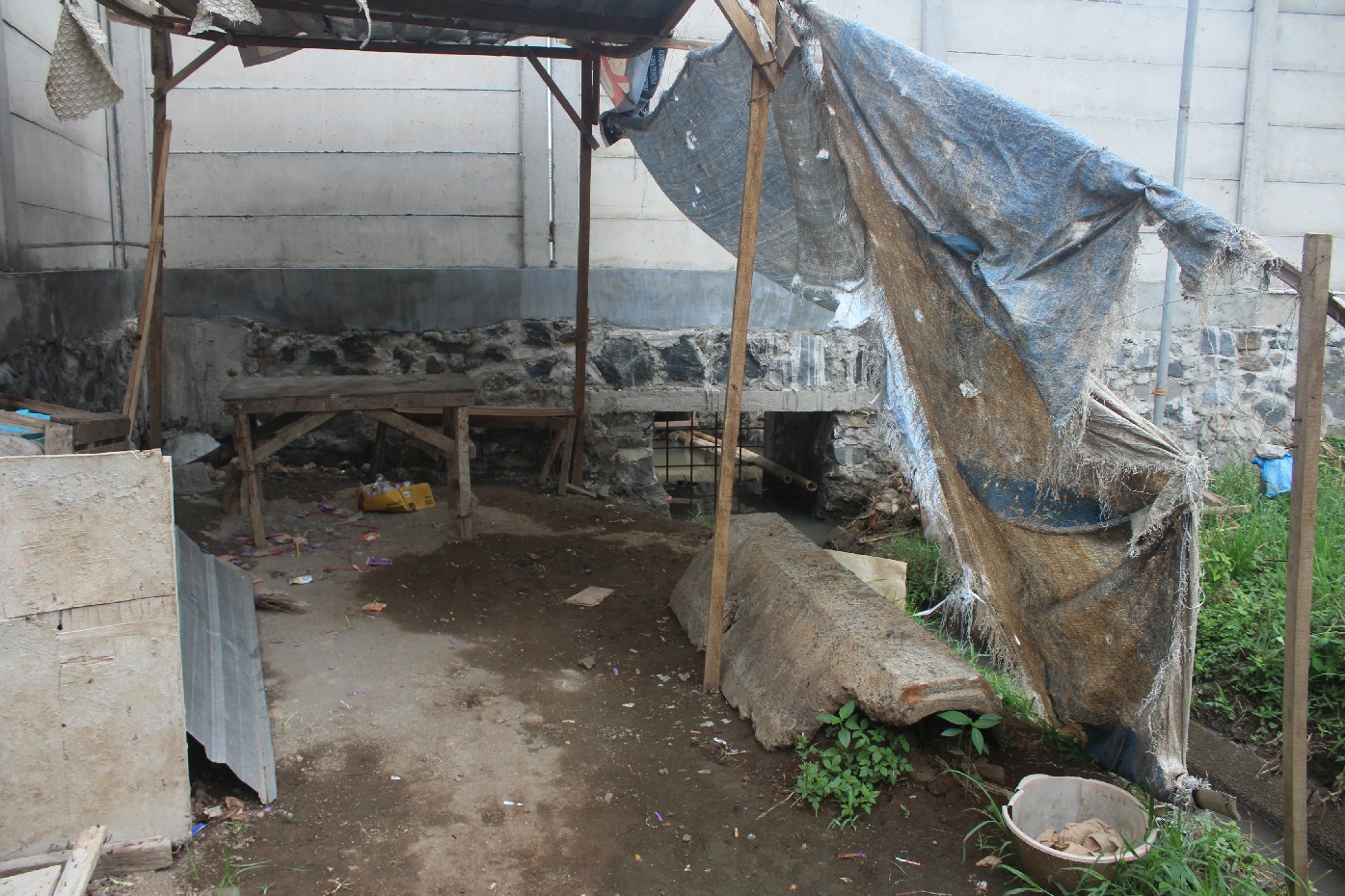 JUT milik petani di Betek, Mojoagung Jombang kini buntu karena dicaplok pabrik pupuk. Disperta Jombang berencana menerjunkan tim ke lokasi untuk melakukan pengecekan.