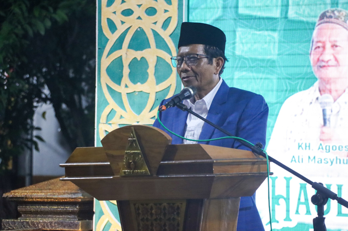 Mahfud MD saat menjadi pembicara di kegiatan Haul ke-14 KH Abdurrahman Wahid di Pondok Pesantren Tebuireng Jombang Sabtu (6/1) malam