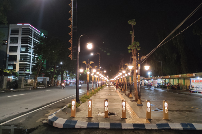 Tampilan dan suasana indah di Trotoar Jl Gus Dur Jombang  ini diharapkan untuk dijaga dan dirawat bersama.