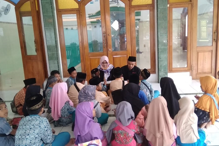 IKHLAS: Aktivitas guru TPQ di Kecamatan Megaluh, Kamis (11/1).