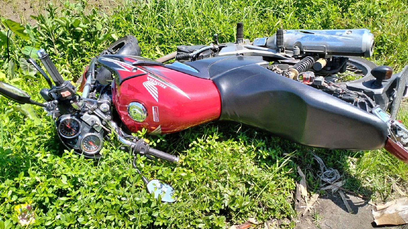 Sepeda motor yang jadi korban kecelakaan maut di Bareng Jombang. penumpang motor ini tewas dan satu lagi luka-luka.