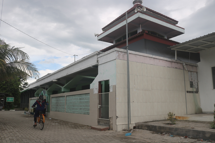 Masjid Al Mimbar di Desa Sambongdukuh, Kecamatan Jombang ini merupakan masjid tua peninggalan ulama besar di Jombang.