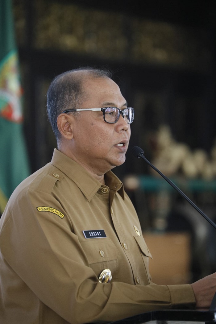 Pj Bupati Jombang Sugiat saat memberi warning kepada para kepala desa untuk bertanggungjawab pada pengelolaan DD