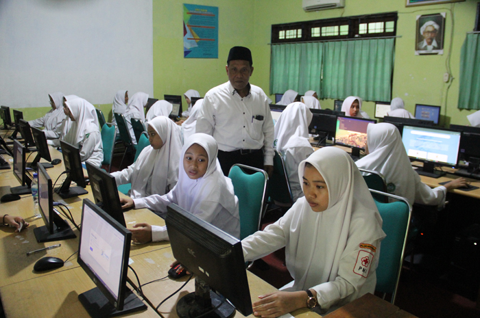 Prosesi pelaksanaan tryout ANBK di MAN 4 Jombang