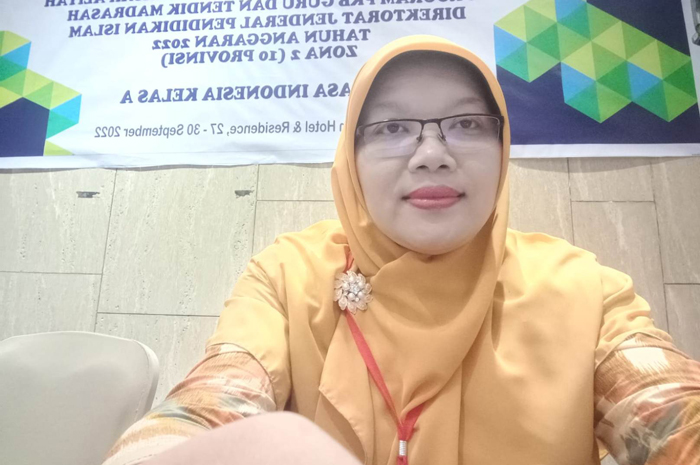 Wakil Kepala Madrasah Bidang Akademik MAN 6 Jombang Wadlihah Nawaningsih MPdI
