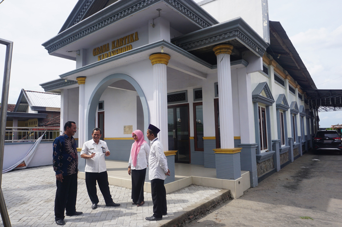 Gedung serbaguna Graha Kartika yang dibangun Pemdes Karangmojo 2009 lalu.