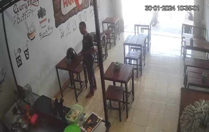 Wajah pelaku pencurian handphone di warung mie di Desa/Kecamatan Jogoroto, Jombang yang terekam CCTV