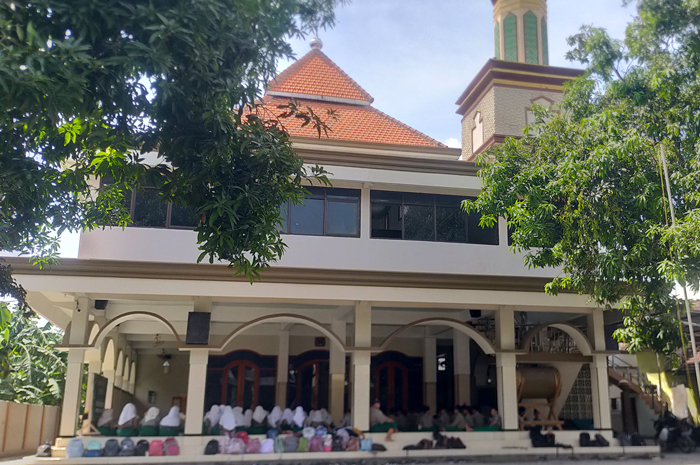 Masjid Al Istiqomah, di Desa Mojongapit, Jombang ini dulunya musala bambu