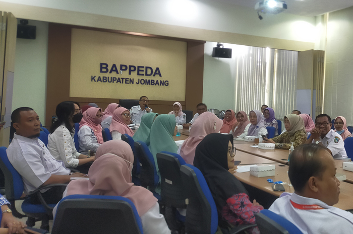 Bappeda Jombang menggelar rapat koordinasi bersama LPPS untuk menekan angka stunting di Kabupaten Jombang Rabu (7/2)