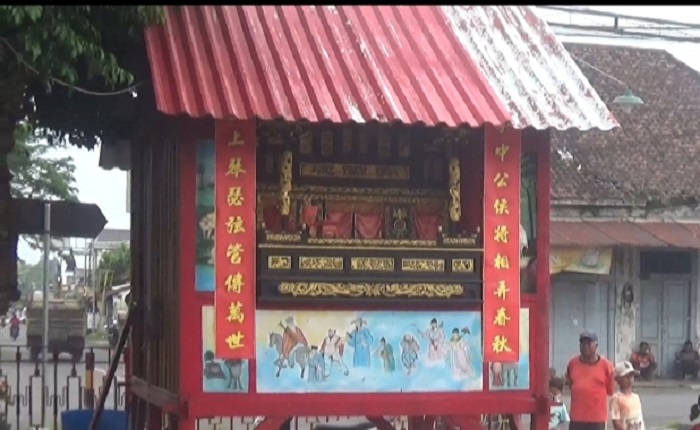 Pagelaran wayang potehi di Kelenteng Hong San Kiong Gudo yang digelar memperingati Imlek
