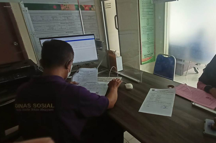Dinas Sosial Jombang melayani pengajuan SKTM untuk melengkapi berkas pengajuan KIP Kuliah, Jumat (16/2).