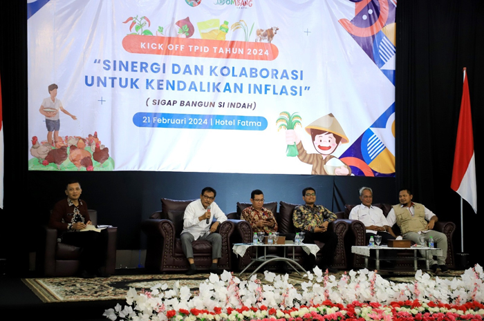 Pembicara dari berbagai unsur menyampaikan materi Sinergi dan Kolaborasi untuk Kendalikan Inflasi, Rabu (21/2).