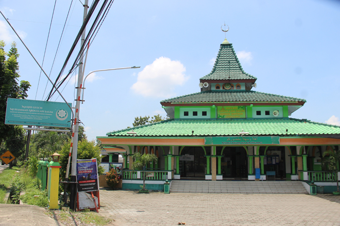Masjid Syech Muhammad Abdullah Salim yang berlokasi di pinggir jalan nasional di Jl Basuki Rahmad Desa Jabon Kecamatan Jombang
