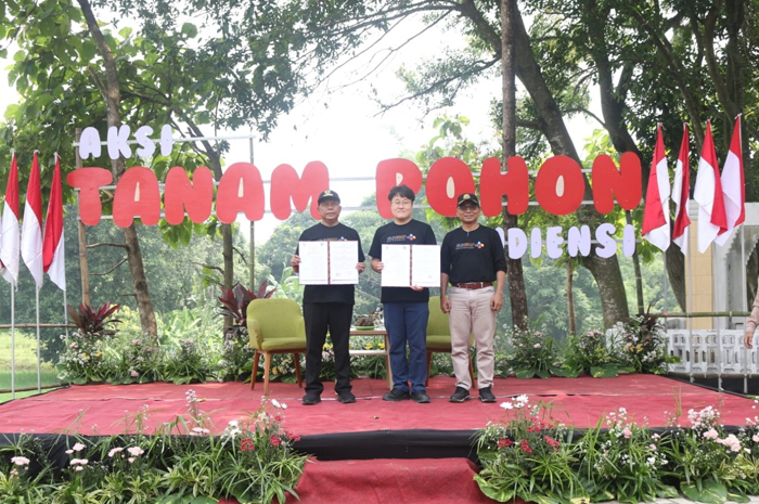 Vice President Director Mr Hwang In Seok usai menandatangani perjanjian kerjasama atau MoU dengan Pemkab Jombang, Kamis (29/2).