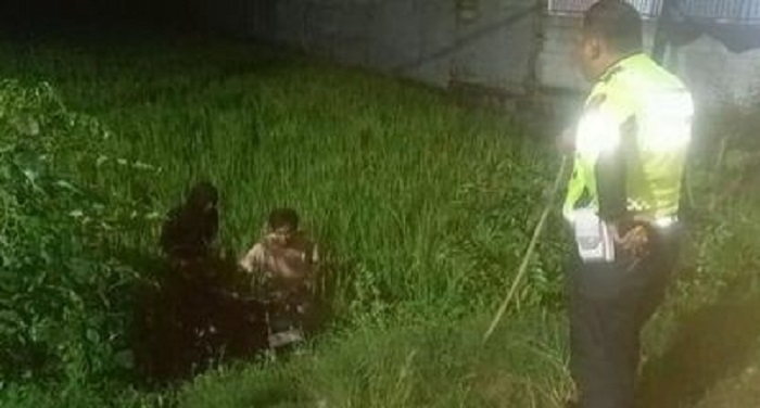 Salah satu pembalap liar di Ringroad Mojoagung yang motor dan pemiliknya kecebur sawah karena panik saat dirazia polisi