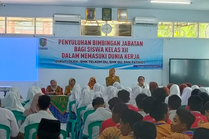 Kegiatan penyuluhan bimbingan jabatan di SMK Telkom Darul Ulum Jombang