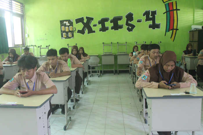 FOKUS: Siswa MAN 1 Jombang mengikuti asesmen madrasah, kemarin (5/3).