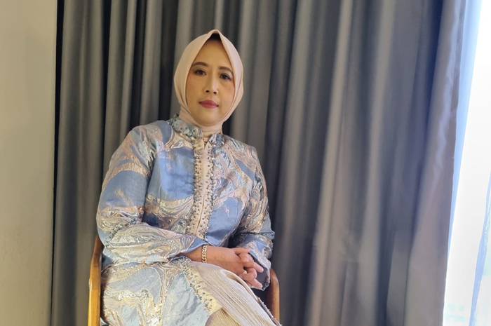 PROFESIONAL: Purnaning Wahyu Prabarini selalu menanamkan kejujuran dan tanggung jawab ke anak.