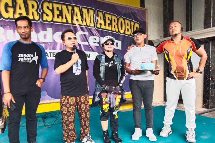 HM Syarif Hidayatullah ST MMT (Gus Sentot) menghadiri penutupan giat senam jelang Ramadan di Desa Jatipelem Kecamatan Diwek, kemarin.