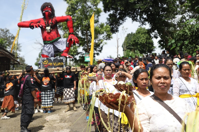 pawai ogoh-ogoh yang dilakukan umat hindu di Dusun Ganten, Desa Wonomerto Kecamatan Wonosalam Jombang