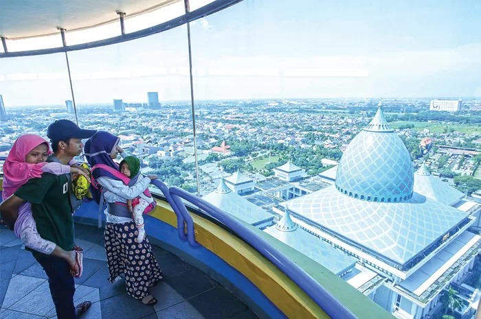 Ilustrasi masjid al akbar, salah satu tempat rekomendasi untuk ngabuburit di Surabaya