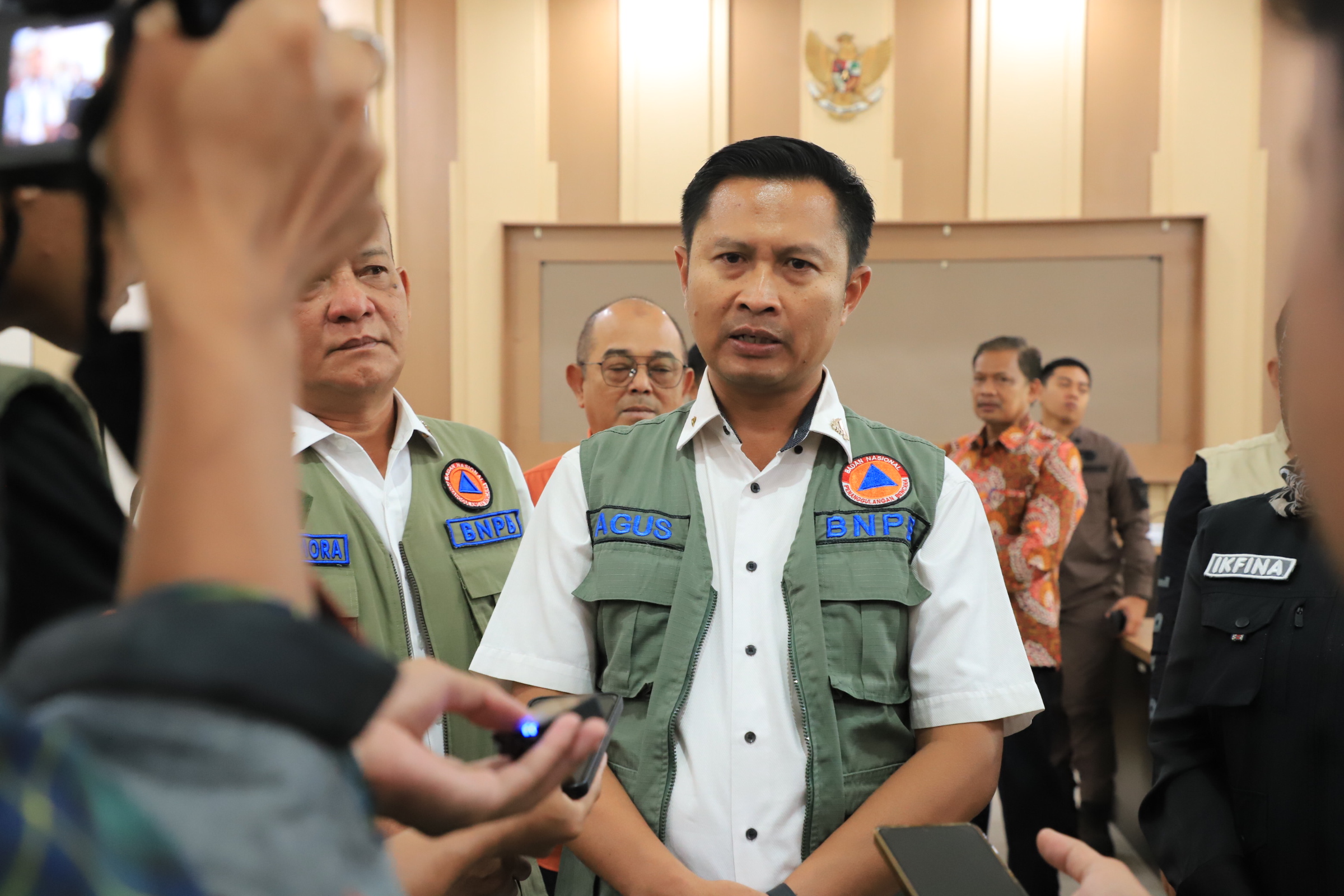 Agus Riyanto Direktur Dukungan Sumber Daya Darurat Kedeputian Penanganan Darurat BNPB saat menyampaikan statsmennya kepada awak media