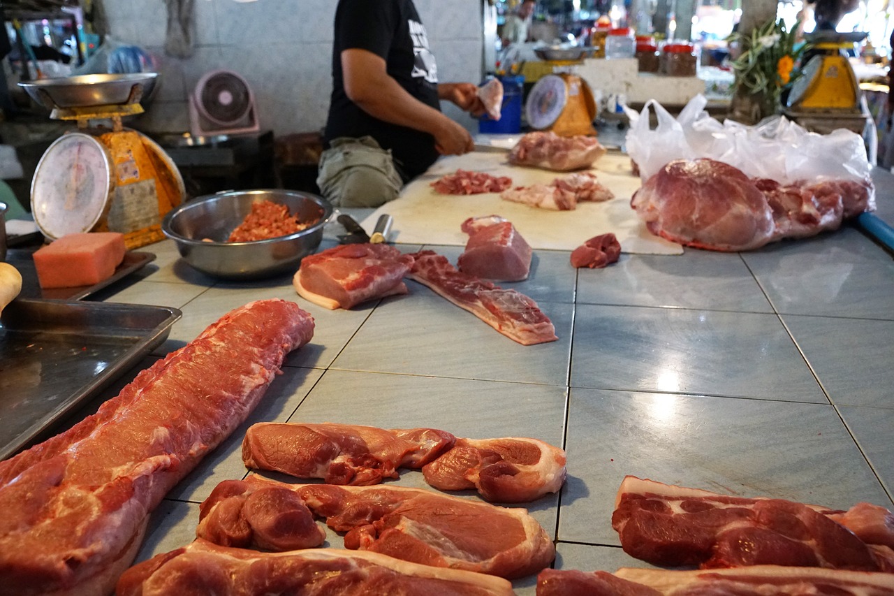 Ilustrasi penjual daging yam dan daging sapi di pasar. Harga daging di Jombang labih mahal di bulan ramdan