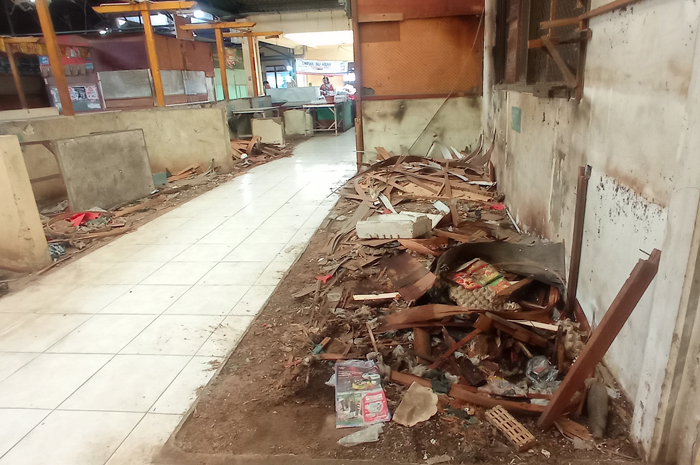 Kondisi kios dan lapak di lantai 2 PCN Jombang yang diklaim Disadgrin Jombang rampung dibongkar
