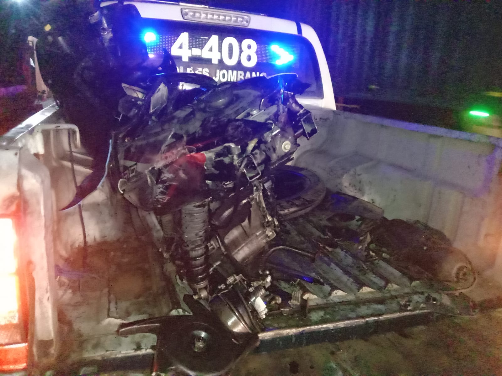 Kondisi sepeda motor korban kecelakaan maut di Jalan Nasional Mojoagung Jombang. pemotor asal sidoarjo tewas terlindas truk gandeng