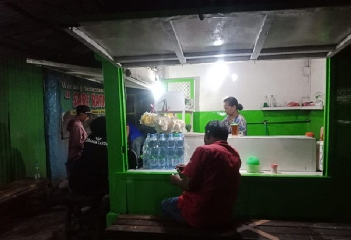 Warung sate kapur alias sate susu sapi di kompleks pasar legi Jombang ini bisa jadi alternatif menu sahur