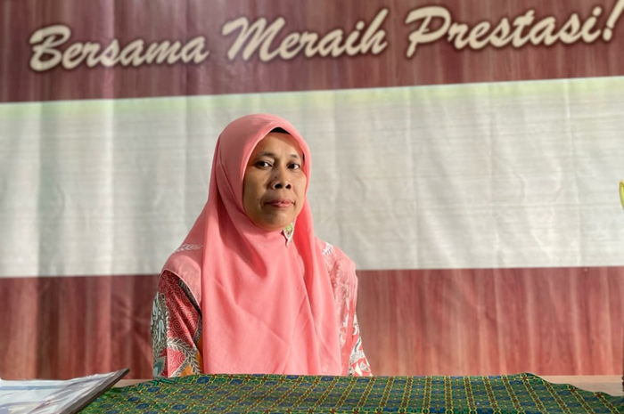 Luluk Habibah Triwijayati, Guru MTsN 9 Jombang