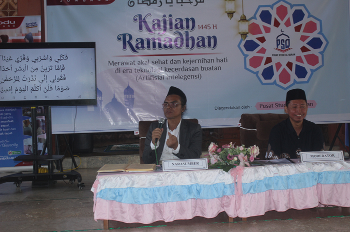 MENDALAM: Wakil Ketua Yayasan Unipdu, KH M Dzul Hilmi, saat menyampaikan materi pada kajian Ramadan di Islamic Center Unipdu, Sabtu (23/3).