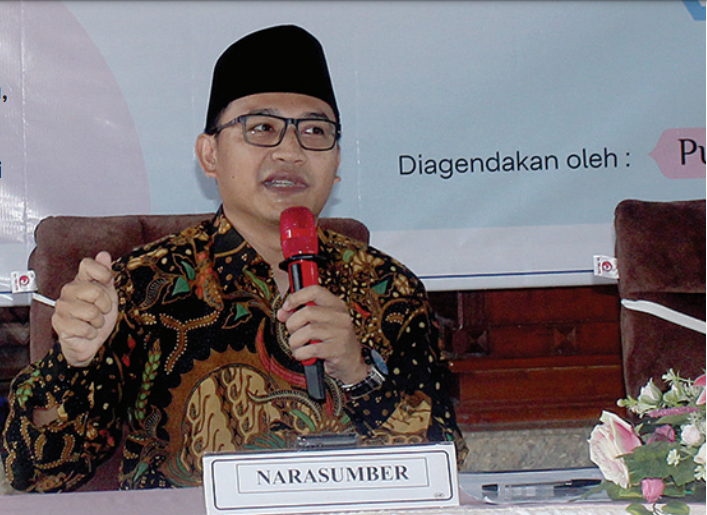 Kepala Prodi Magister Manejemen Pendidikan Islam Unipdu, Dr Amrulloh, kala menyampaikan materi pada kajian Ramadan di Islamic Center Unipdu, Selasa (26/3).