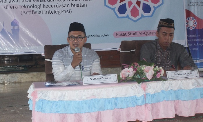 Kepala Prodi Pendidikan Bahasa Inggris Unipdu, Achmad Farid PhD, saat menyampaikan materi pada kajian Ramadan di Islamic Center Unipdu, Sabtu (30/3),