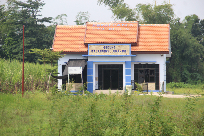 Kondisi Gedung Balai Penyuluhan KB di Kecamatan Diwek Jombang yang sepi dan jadi sasaran maling