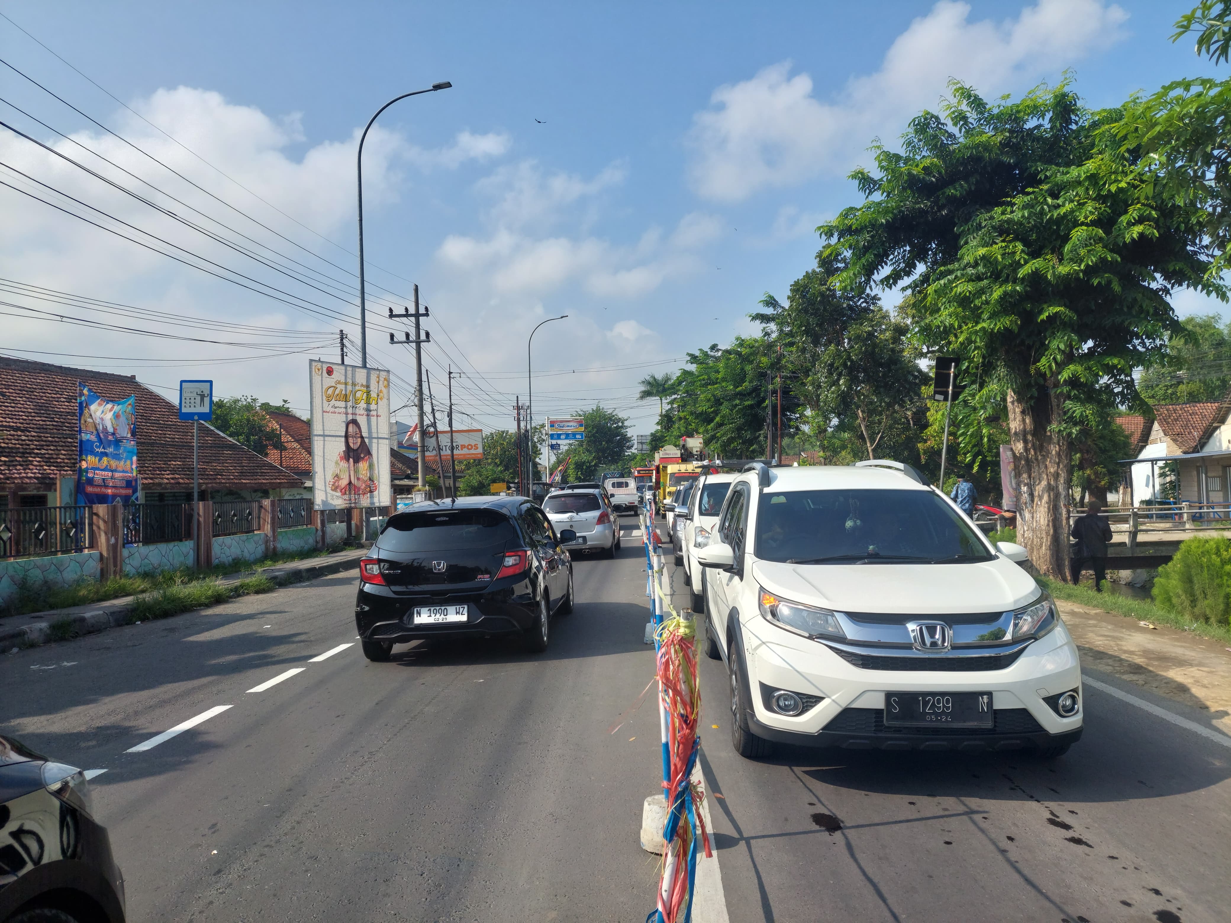 Kepadatan kendaraan di Jalur Provinsi Jombang-Ploso