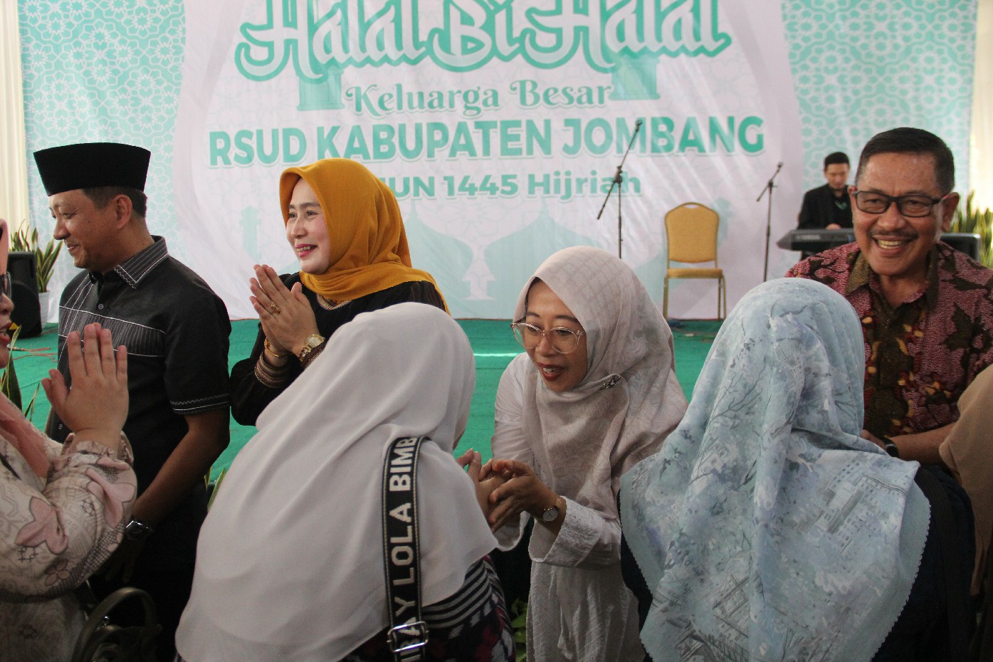 Pj Bupati Jombang Sugiat silaturahmi bersama keluarga besar RSUD Jombang, Sabtu (20/4).