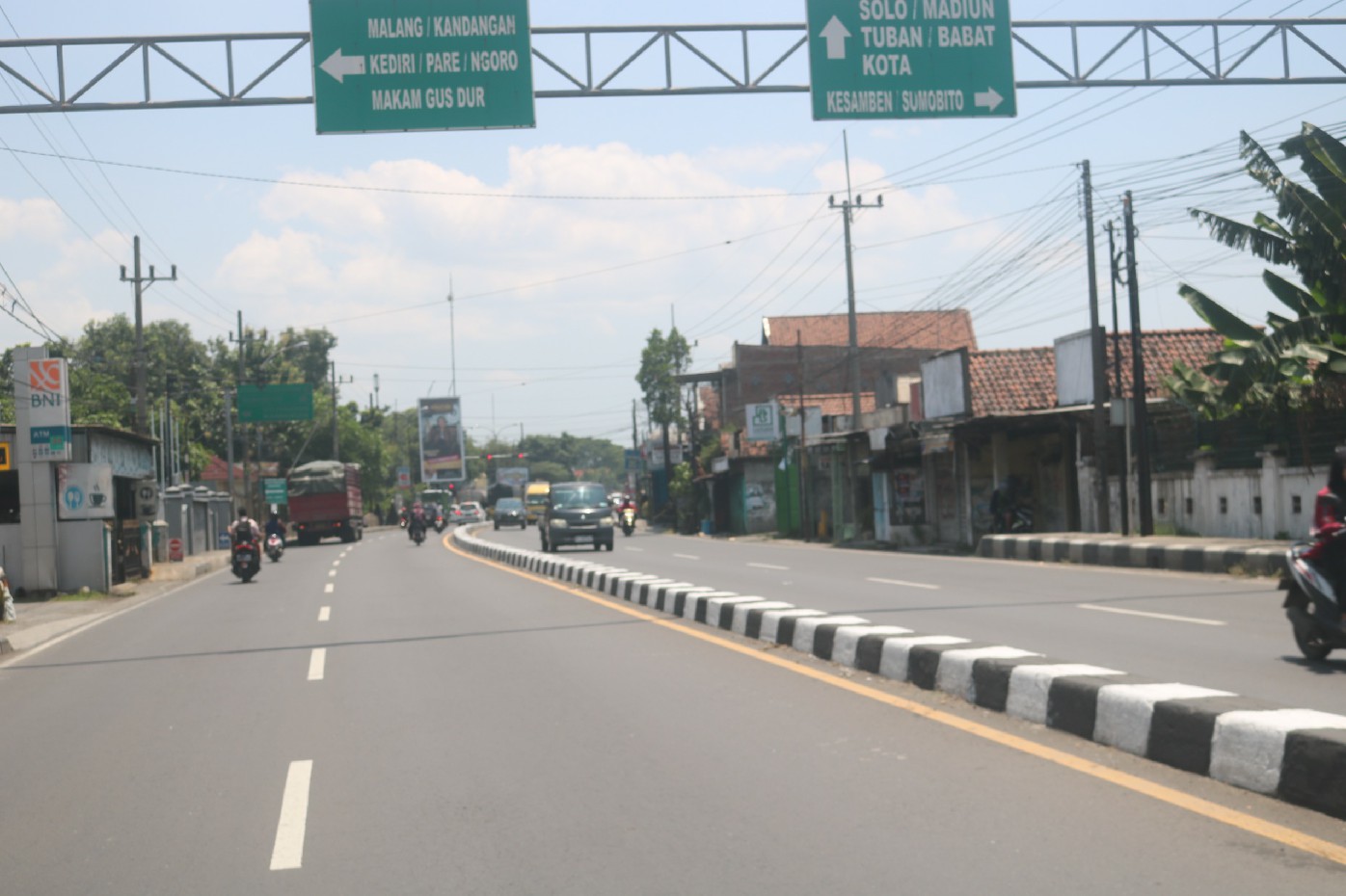 Jalan nasional sepanjang kecamatan Mojoagung Jombang ini rencananya akan dilimphkan ke Pemkab Jombang dan bakal turun kelas