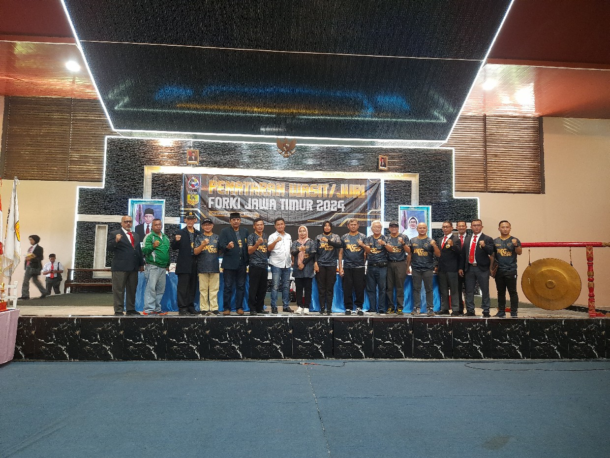 Ketua KONI Jombang Sumarsono membuka Kejuaraan karate Inkanas Open dan Festival se Jawa Timur, Jombang Karate Club (JKC) Cup 2024 di GOR Unipdum Sabtu (20/4).