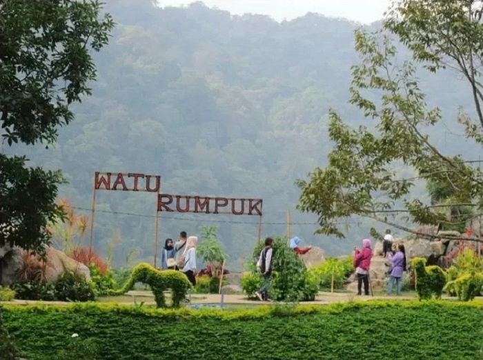 Wisata watu rumpuk di madiun