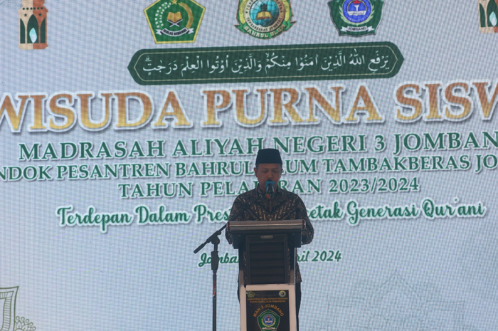 Plt Kakanwil Kemenag Provinsi Jawa Timur, Mufi Imron Rosyadi saat memberikan sambutan