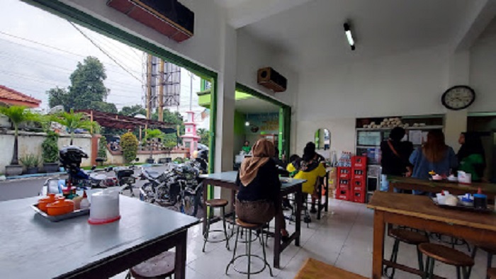 kuliner bakso solo pojok kantor pos Sidoarjo