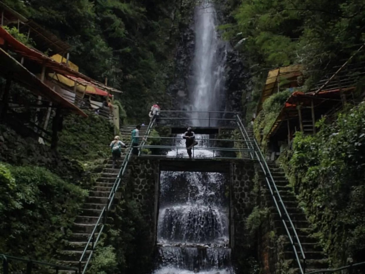 wisata alam air terjun tirtosari di Magetan