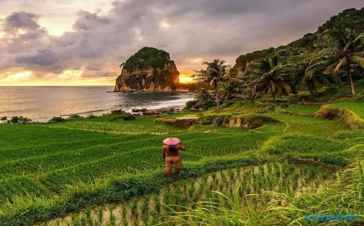 Eisata pantai Pasangan di Pacitan
