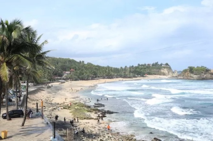 wisata pantai Srau di Pacitan