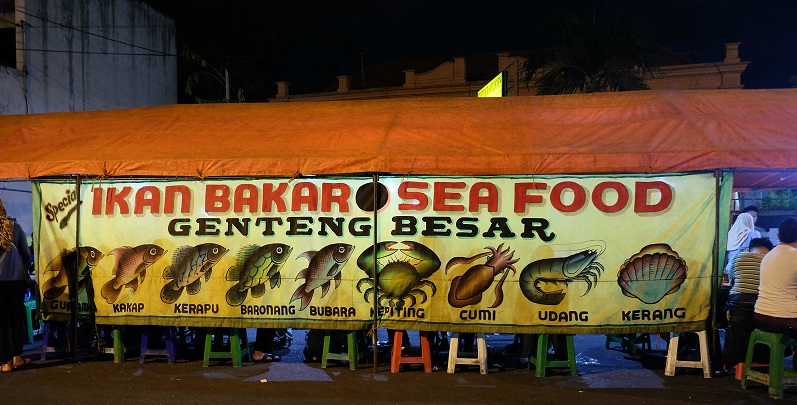 kuliner malam genteng besar di Surabaya